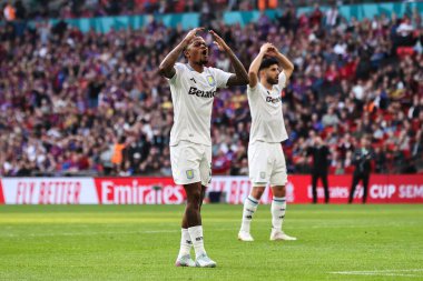 Aston Villa 'dan Leon Bailey, 26 Nisan 2025 tarihinde İngiltere' nin Wembley Stadyumu 'nda oynanan ve Aston Villa' ya karşı oynanan Emirates FA Cup yarı final maçında kaçırılan gol şansına tepki gösterdi.