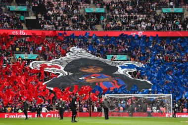 26 Nisan 2025 'te Birleşik Krallık' ın Wembley Stadyumu 'ndaki Kristal Saray ile Aston Villa arasında oynanan FA Cup yarı final maçı sırasında Kristal Saray tifosu