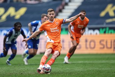 Blackpool 'dan Lee Evans, 26 Nisan 2025' te İngiltere 'nin Wigan kentindeki Brick Community Stadyumu' nda oynanan Wigan-Blackpool maçında 1-1 berabere kaldığı için penaltı aldı.