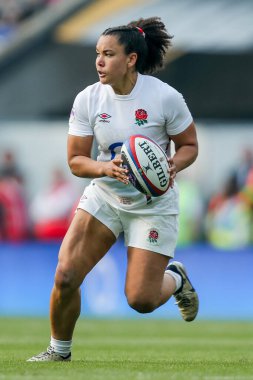 Tatyana, İngiltere 'deki kadınların 2025 Guinness Kadınlar Altı Ulusun İngiltere' ye karşı Allianz Stadyumu, Twickenham, Birleşik Krallık 'ta 26 Nisan 2025' de oynadıkları maçta topla koştuklarını duymuş.