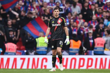 Aston Villa takımından Emiliano Martnez, Birleşik Krallık 'ın Wembley Stadyumu' nda 26 Nisan 2025 tarihinde oynanan yarı final müsabakasında Kristal Saray ile Aston Villa arasında oynanacak.