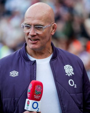 İngiltere 'den John Eric Paul Mitchell, 26 Nisan 2025' te İngiltere 'nin Twickenham, İngiltere' deki Allianz Stadyumu 'nda oynanan 2025 Guinness Kadınlar Altı Milletler maçı sonrasında takım zaferinin ardından mülakata alındı.