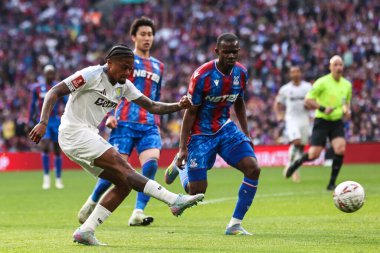 Aston Villa 'dan Leon Bailey' nin, 26 Nisan 2025 'te İngiltere' nin Wembley Stadyumu 'nda oynanan Emirates FA Cup Yarı-Final karşılaşmasında gol atma şansı var.