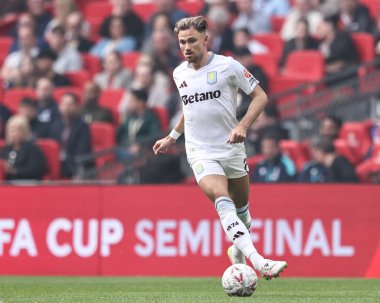 Aston Villa 'dan Matty Cash, 26 Nisan 2025' te İngiltere 'nin Wembley Stadyumu' ndaki Kristal Saray ile Aston Villa arasında oynanan FA Cup yarı final karşılaşmasında görev başında.