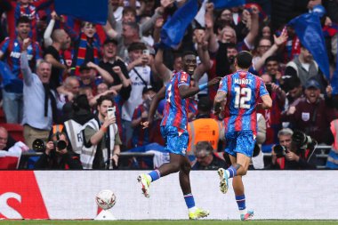 Kristal Saray 'dan Ismala Sarr, 26 Nisan 2025' te İngiltere 'nin Wembley Stadyumu' ndaki Kristal Saray ve Aston Villa maçında 3-0 'lık galibiyet golünü kutluyor.