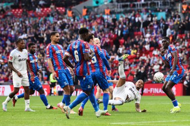 Aston Villa 'dan Donyell Malen' in, 26 Nisan 2025 'te Wembley Stadyumu' nda oynanan Emirates FA Cup Yarı-Final karşılaşmasında gol atma şansı var.