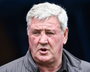 Blackpool 'un Steve Bruce teknik direktörü, Wigan Athletic' in The Brick Community Stadyumu, Wigan, İngiltere 'de 26 Nisan 2025' te oynanan 1.