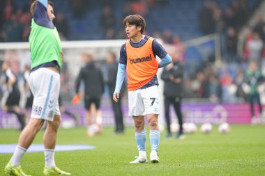 Coventry City 'den Tatsuhiro Sakamoto Sky Bet Şampiyonası öncesinde Luton Town, Coventry City' ye karşı, Luton Road, İngiltere, 26 Nisan 2025