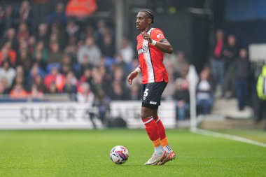 Luton Town 'dan Amari' i Bell, Gök İddia Şampiyonası 'nda Luton Town, Coventry City' ye karşı, Kenilworth Road, Luton, Birleşik Krallık, 26 Nisan 2025