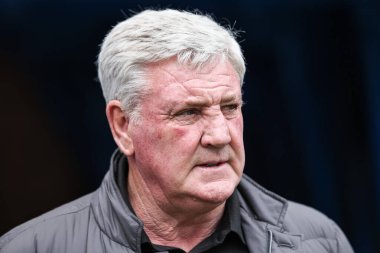 Blackpool 'un Steve Bruce teknik direktörü, Wigan Athletic' in The Brick Community Stadyumu, Wigan, İngiltere 'de 26 Nisan 2025' te oynanan 1.