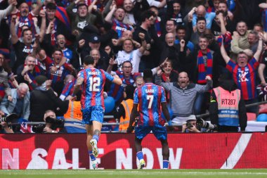 Kristal Saray 'dan Ismala Sarr, 26 Nisan 2025' te İngiltere 'nin Wembley Stadyumu' nda oynanan ve Aston Villa 'ya karşı oynanan Emirates FA Kupası yarı final maçında 2-0 yapma hedefini kutluyor.