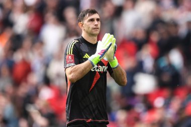 Aston Villa takımından Emiliano Martnez, Birleşik Krallık 'ın Wembley Stadyumu' nda 26 Nisan 2025 tarihinde oynanan yarı final müsabakasında Kristal Saray ile Aston Villa arasında oynanacak.