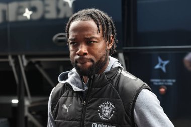 Blackpool takımından Joshua Onomah, Wigan Athletic 'e karşı Blackpool maçı sırasında 26 Nisan 2025' te Wigan 'daki Brick Community Stadyumu' na geldi.