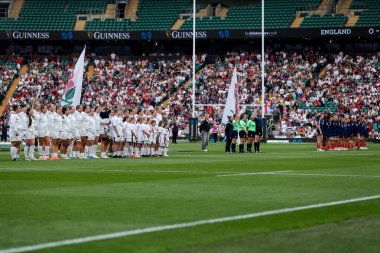 İngiltere ve Fransa Ulusal Marşları 2025 Guinness Kadınlar Altı Ulusun karşılaşmasından önce 26 Nisan 2025 'te Twickenham, İngiltere' deki Allianz Stadyumu 'nda temsil edilmektedir.