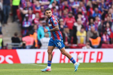 Kristal Saray 'dan Daniel Muoz, 26 Nisan 2025 tarihinde Birleşik Krallık' ın Wembley Stadyumu 'nda oynanan Kristal Saray-Aston Villa maçı sırasında oynanan FA Cup yarı final karşılaşmasında