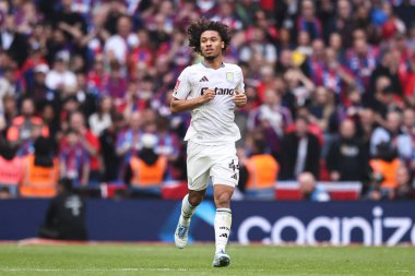 Aston Villa takımından Boubacar Kamara, Birleşik Krallık 'ın Wembley Stadyumu' nda 26 Nisan 2025 tarihinde oynanan yarı final karşılaşmasında Kristal Saray ile Aston Villa karşılaşacak.