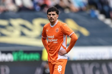 Blackpool takımından Albie Morgan, Wigan Athletic 'e karşı Blackpool maçı sırasında Wigan Community Stadyumu, Wigan, Birleşik Krallık, 26 Nisan 2025