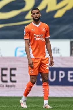 Blackpool takımından CJ Hamilton, Wigan Athletic 'e karşı Blackpool maçı sırasında Wigan Stadyumu, Wigan, Birleşik Krallık, 26 Nisan 2025