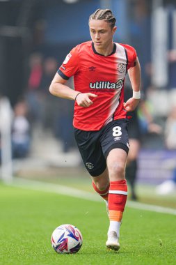 Luton Town 'dan Thelo Aasgaard Gök İddia Şampiyonası maçında Luton Town, Coventry City' ye karşı Kenilworth Road, Luton, Birleşik Krallık, 26 Nisan 2025
