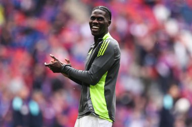 Aston Villa takımından Amadou Onana, 26 Nisan 2025 'te İngiltere' nin Wembley Stadyumu 'nda oynanan Emirates FA Cup yarı final maçı öncesinde ısındı.