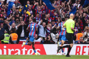 Kristal Saray 'dan Ismala Sarr, 26 Nisan 2025' te İngiltere 'nin Wembley Stadyumu' ndaki Kristal Saray ve Aston Villa maçında 3-0 'lık galibiyet golünü kutluyor.