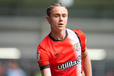 Luton Town 'dan Thelo Aasgaard Gök İddia Şampiyonası maçında Luton Town, Coventry City' ye karşı Kenilworth Road, Luton, Birleşik Krallık, 26 Nisan 2025