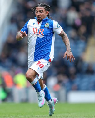 Blackburn Rovers takımından Tyrhys Dolan, Blackburn Rovers maçında Blackburn Rovers 'a karşı, Ewood Park, Blackburn, Birleşik Krallık' ta, 26 Nisan 2025