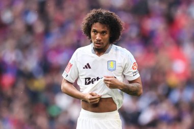 Aston Villa takımından Boubacar Kamara, Birleşik Krallık 'ın Wembley Stadyumu' nda 26 Nisan 2025 tarihinde oynanan yarı final karşılaşmasında Kristal Saray ile Aston Villa karşılaşacak.