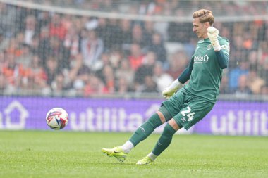 Luton Town 'dan Thomas Kaminski Gök Bahis Şampiyonası' nda Luton Town, Coventry City 'ye karşı, Kenilworth Road, Luton, Birleşik Krallık, 26 Nisan 2025