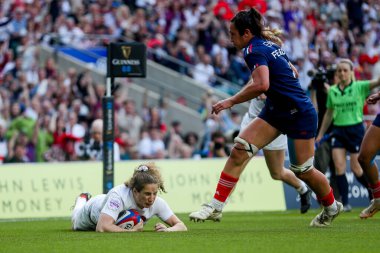 İngiltere 'den Abby Dow, 26 Nisan 2025' te Twickenham, Birleşik Krallık 'taki Allianz Stadyumu' nda oynanan 2025 Guinness Kadınlar Altı Milletler maçında 43-28 'lik galibiyet elde etmeye çalışıyor.