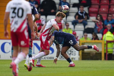 Stevenage takımından Carl Piergianni 27 Nisan 2025 'te İngiltere' nin Lamex Stevenage kentinde oynanan Stevenage-Rotherham United maçını kazandı.