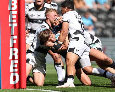 Wigan Warriors 'dan Harvey Makin, Hull FC' den Jack Ashworth tarafından 27 Nisan 2025 'te MKM Stadyumu' nda oynanan 9. Betfred Süper Lig karşılaşmasında yenildi.