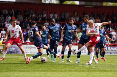 Stevenage 'den Lewis Freestone, 27 Nisan 2025' te İngiltere 'deki Lamex Stevenage Stadyumu' nda Stevenage-Rotherham United maçında bir atış yapacak.