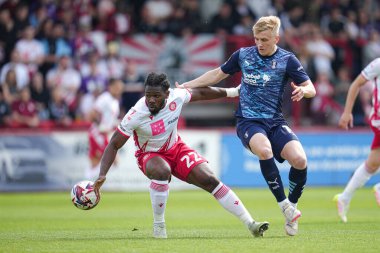 Stevenage takımından Daniel Phillips 27 Nisan 2025 'te Stevenage-Rotherham United maçında Lamex Stevenage Stevenage, İngiltere' de maça çıktı.