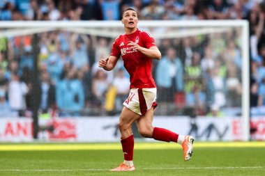 Nottingham Ormanı 'ndan Nikola Milenkovi, Birleşik Krallık' ın Wembley Stadyumu 'ndaki Nottingham Forest ile Manchester City arasındaki yarıfinal maçı sırasında, 26 Nisan 2025
