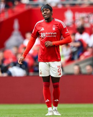 Nottingham Ormanı 'ndan Anthony Elanga, 26 Nisan 2025 tarihinde İngiltere' nin Wembley Stadyumu 'ndaki Nottingham Forest' a karşı oynanan FA Cup yarı final maçında tepki gösterdi.