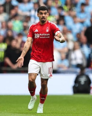 Nottingham Ormanı 'ndan Morgan Gibbs-White, Birleşik Krallık' ın Wembley Stadyumu 'nda Nottingham Forest' a karşı oynadığı yarıfinal maçı sırasında, 26 Nisan 2025