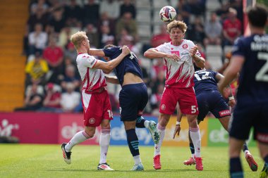 Stevenage takımından Carl Piergianni 27 Nisan 2025 'te İngiltere' nin Lamex Stevenage kentinde oynanan Stevenage-Rotherham United maçını kazandı.