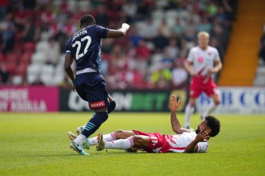 Rotherham United takımından Hakeem Odoffin, Stevenage-Rotherham United maçında Stevenage-Rotherham United 'a karşı 27 Nisan 20255 tarihinde Lamex Stevenage, İngiltere' de faul yaptı.