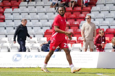 Stevenage takımından Kyle Edwards 27 Nisan 2025 'te Stevenage-Rotherham United maçında Lamex Stevenage Stevenage' a karşı.