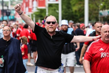 Nottingham Forest taraftarları Emirates FA Cup yarı final maçı öncesinde Nottingham Forest Manchester City 'ye karşı Wembley Stadyumu, Londra, 26 Nisan 2025