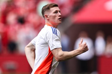 Nottingham Ormanı 'ndan Elliot Anderson, Emirates FA Cup yarı final maçı öncesinde Wembley Stadyumu, Londra, Birleşik Krallık' ta oynanan maç öncesi ısınma maçında Nottingham Forest Manchester City 'ye karşı.
