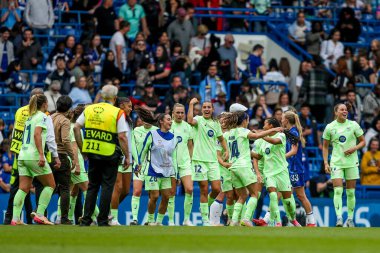 Barselona Femeni, UEFA Kadınlar Şampiyonlar Ligi yarı final karşılaşması sonrasında Londra 'nın Stamford Bridge kentinde 27 Nisan 2025 tarihinde Chelsea ile Barcelona maçının galibiyetini kutladı.