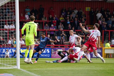 Rotherham takımından Sam Nombe, 27 Nisan 2025 'te İngiltere' nin Lamex Stevenage Stadyumu 'nda Stevenage-Rotherham United maçında skorları birleştirdi.