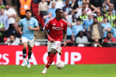 Nottingham Ormanı 'ndan Callum Hudson-Odoi, 26 Nisan 2025 tarihinde İngiltere' nin Wembley Stadyumu 'ndaki Nottingham Forest ile Manchester City arasında oynanan FA Cup yarı final maçı sırasında eylem halindedir.
