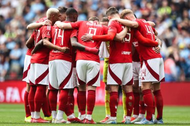 Nottingham Forest oyuncuları, 26 Nisan 2025 tarihinde İngiltere 'nin Wembley Stadyumu' nda oynanan ve Nottingham Forest 'ın Manchester City' ye karşı oynadığı FA Cup yarı final maçında bir araya geldiler.