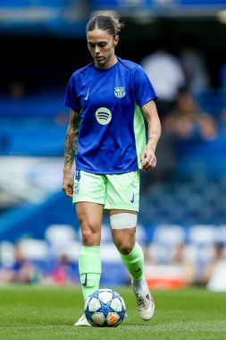 Barselona Femenli Mapi Leon, UEFA Kadınlar Şampiyonlar Ligi yarı final karşılaşması öncesinde Stamford Bridge, Londra, İngiltere 'de 27 Nisan 2025 tarihinde Chelsea-Barcelona maçında ısındı.