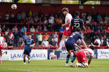 Stevenage takımından Louis Appr 27 Nisan 2025 'te İngiltere' nin Stevenage Stevenage Stevenage Stadyumu 'nda Stevenage-Rotherham United maçında yerini aldı.