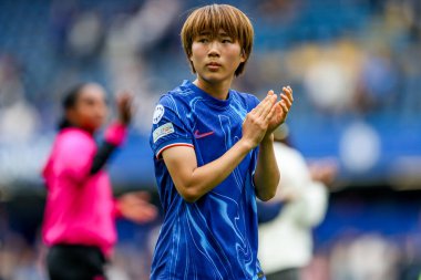 Chelsea Women 'dan Maika Hamano, UEFA Kadınlar Şampiyonlar Ligi yarı final karşılaşması sonrasında Londra, İngiltere' de 27 Nisan 2025 'te Stamford Bridge' de Chelsea-Barcelona maçında takımların yenilgiyi kabul etti.