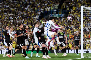 Leeds United takımından Ao Tanaka, 28 Nisan 2025 'te Leeds, İngiltere' de Bristol City 'ye karşı oynanan Gökyüzü İddia Şampiyonası maçında gol atma şansı yakaladı.